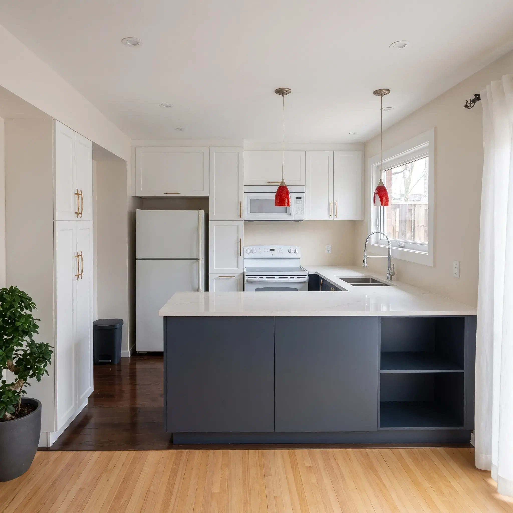 Finished custom kitchen designed for an apartment